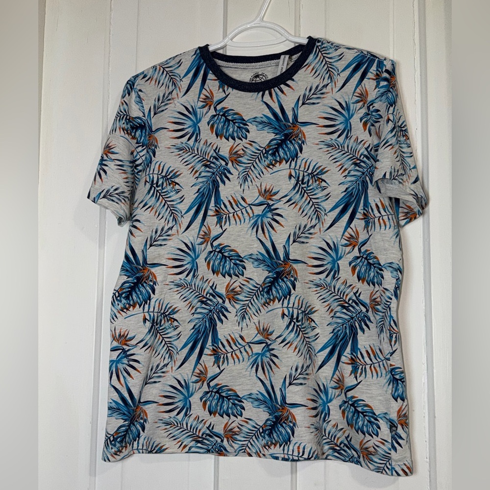 Men's size medium Free Planet Leaf Print Men's Tee, tropical, summer, shirt, top